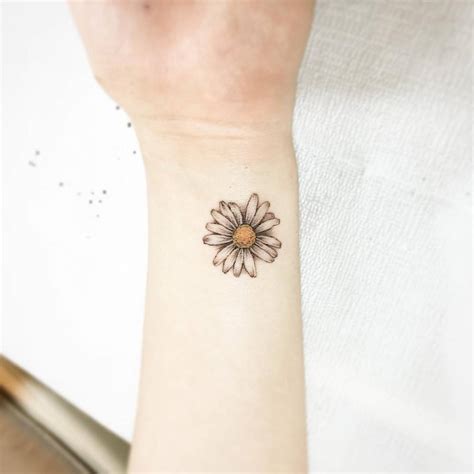 daisy tatoo|small daisy tattoos for women.